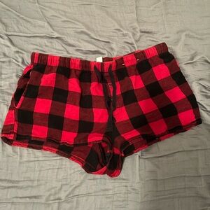 stars above red and black checkered pajama shorts size medium